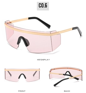 Vues de face, arrière et côté de lunettes de soleil masque rose transparent avec branches dorées