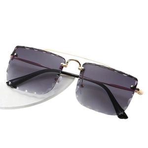 Rimless gradient square sunglasses with gold metal bridge and scalloped lens edges
