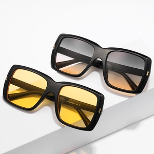Lunettes de soleil carrées oversize avec verres jaunes et rivets dorés élégants