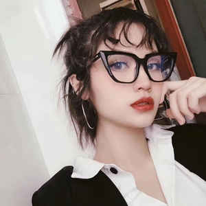 Occhiali da vista cat-eye neri oversize alla moda con dettaglio in metallo sull'asta