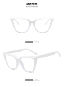 Occhiali bianchi cat-eye anti luce blu mostrati frontalmente e con vista laterale a 45°