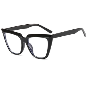 Montature occhiali cat-eye neri con lenti anti-luce blu su sfondo bianco neutro