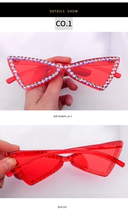 Détails de lunettes de soleil œil de chat rouges sans monture avec strass scintillants