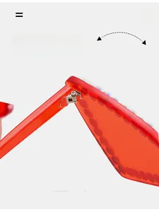 Vue détaillée de la charnière métallique durable sur lunettes de soleil sans monture