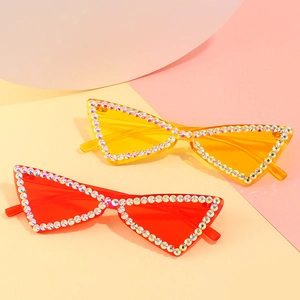 Lunettes de soleil œil de chat sans monture avec strass en rouge et jaune