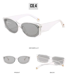 Trois angles de vue de lunettes de soleil carrées transparentes avec verres gris clair