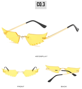 Trois vues de lunettes de soleil sans monture en forme d'aile avec verres jaunes et branches d'or