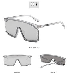 Detailansicht der Oversize-Schild-Sonnenbrille in Rauchgrau mit Belüftungslöchern