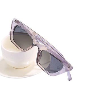 Trendy cat-eye sunglasses with transparent grey resin frames and dark square lenses