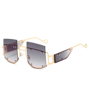 Square Oversized Sunglasses Metal Frame Rivet UV400 Protection Fashion Geometric Punk Eyewear For Men Women
