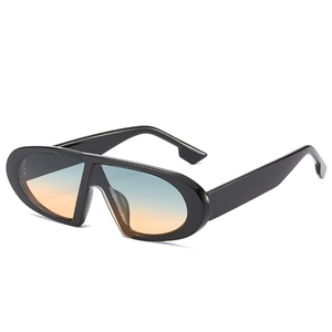 Lunettes de soleil ovales noires avec verres dégradés bleu et orange futuristes