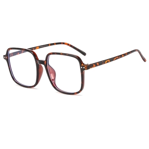 Quadratische Retro-Brille in Schildpattoptik mit großen Rahmen und Silbernieten