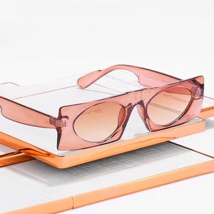 Lunettes de soleil vintage rectangulaires avec monture marron thé et verres dégradés