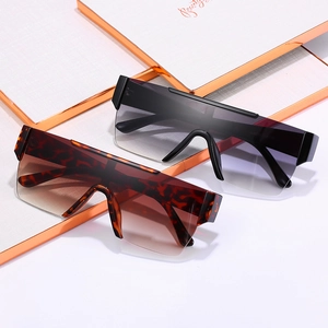 Fashion oversized square sunglasses in classic black and leopard print with gradient lenses
