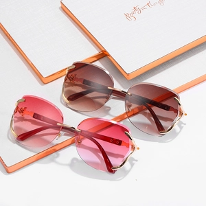 Elegant rimless fox head sunglasses with gradient lenses and gold metal temples