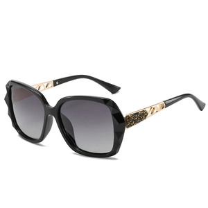 Classic oversized women sunglasses with black geometric frames and gradient gray lenses