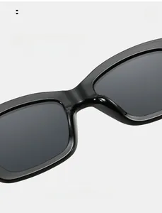 Detail of comfortable integrated nose pads on trendy black square-frame sunglasses