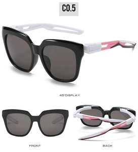 Mehrere Ansichten der schwarzen quadratischen Sonnenbrille mit weiß-rosa Bügeln