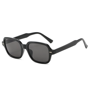 Square Frame Sunglasses Retro UV400 Protection PC Material Shades Rivet Decor Women Men Trendy Travel Party Elegant