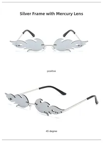 Vues détaillées de face et de côté de lunettes flamme en métal argenté à verres miroirs