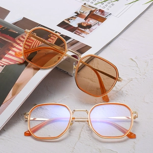 Lunettes de soleil géométriques hexagonales en métal doré avec verres orange