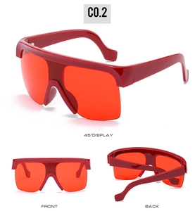 Vues détaillées de lunettes de soleil masque rouges oversize avec verres réfléchissants