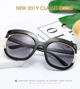 Detail of #9051 oversized black sunglasses with gold rim and gradient grey lenses