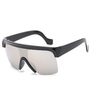 Lunettes de soleil bouclier tendance à monture large avec verres miroirs argentés et noirs