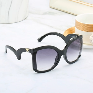 Fashion oversized sunglasses with black glossy frame and purple gradient lenses