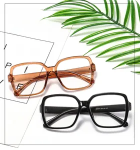 Detail of square glasses frames in black and amber colors with Z3337 size specifications