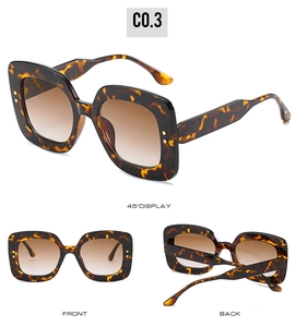 Lunettes de soleil carrées en écaille avec verres dégradés marron et détails dorés