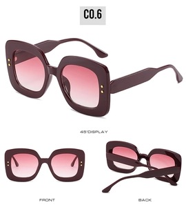Lunettes de soleil carrées bordeaux avec verres dégradés roses et détails dorés en 3 vues