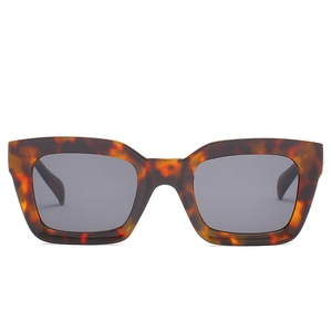 Lunettes de soleil carrées classiques en écaille avec des verres gris foncé vintage