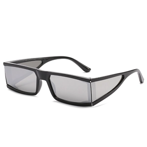 Lunettes de soleil noires futuristes avec verres miroirs argentés et écrans latéraux