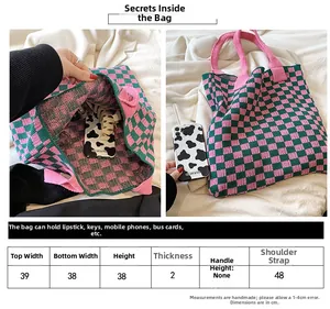 Tableau des tailles du grand sac cabas en maille à damier rose et vert élégant