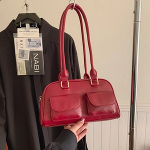 Vintage red Boston shoulder bag with dual front pockets and large capacity design