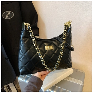Sac à bandoulière classique en cuir noir matelassé avec chaîne dorée et fermoir