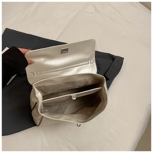Detail view of pearl white tote bag showing spacious double compartments and zipper pocket
