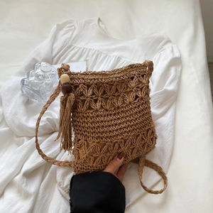 Handgefertigte gewebte Strohtasche mit Blumenmuster und Quasten für Damen