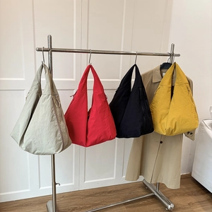 Large Capacity Pleated Nylon Shoulder Tote Bag Minimalist Solid Color Casual Underarm Hobo Bag For Women