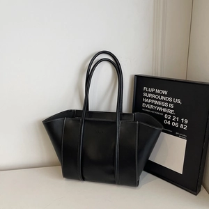 Grand cabas noir minimaliste avec surpiqûres blanches et gravure Fashion