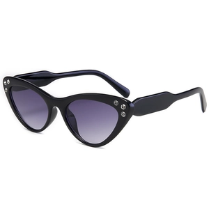 Occhiali da sole cat-eye da donna con lenti sfumate viola e dettagli in strass