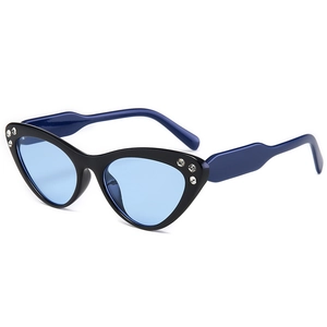 Occhiali da sole cat-eye con montatura nera, lenti blu e strass per le donne