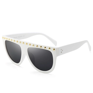 Lunettes de soleil oversize blanches à sommet plat avec clous dorés pour femme