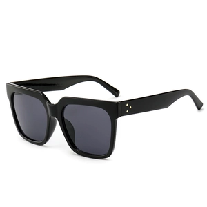 Fashion Square Oversized Sunglasses UV400 Protection Rivet Decor Plastic Frame Trendy Shades For Women And Men