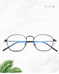 Detailansicht der schwarzen Metallbrille mit Blaulichtfilter und klaren Gläsern