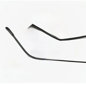 Nahaufnahme ergonomischer Metallbügelenden für minimalistische Blaulichtfilterbrillen