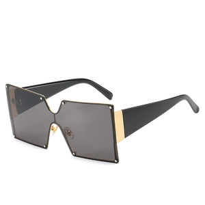 Oversized Square Sunglasses UV400 Protection PC Gradient Lens Rivet Retro Fashion Street Style Eyewear For Women Men