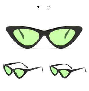 Vue détaillée des lunettes de soleil œil de chat avec monture noire et verres vert néon
