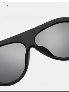 Detail of comfortable nose pads on black oversized sunglasses for long-term wear